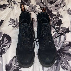 Black dr martens